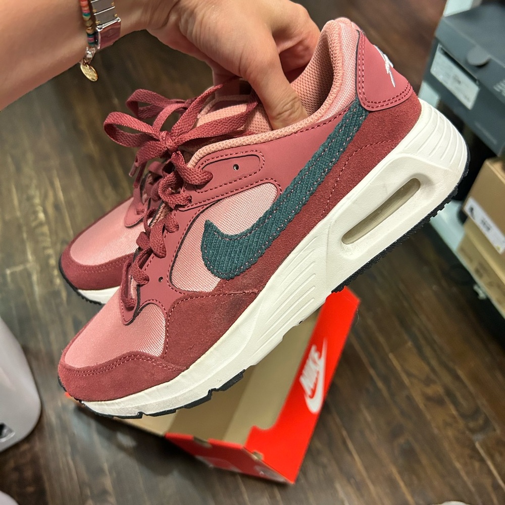 Nike Women's Air Max SC SE Rose and Maroon Sneakers